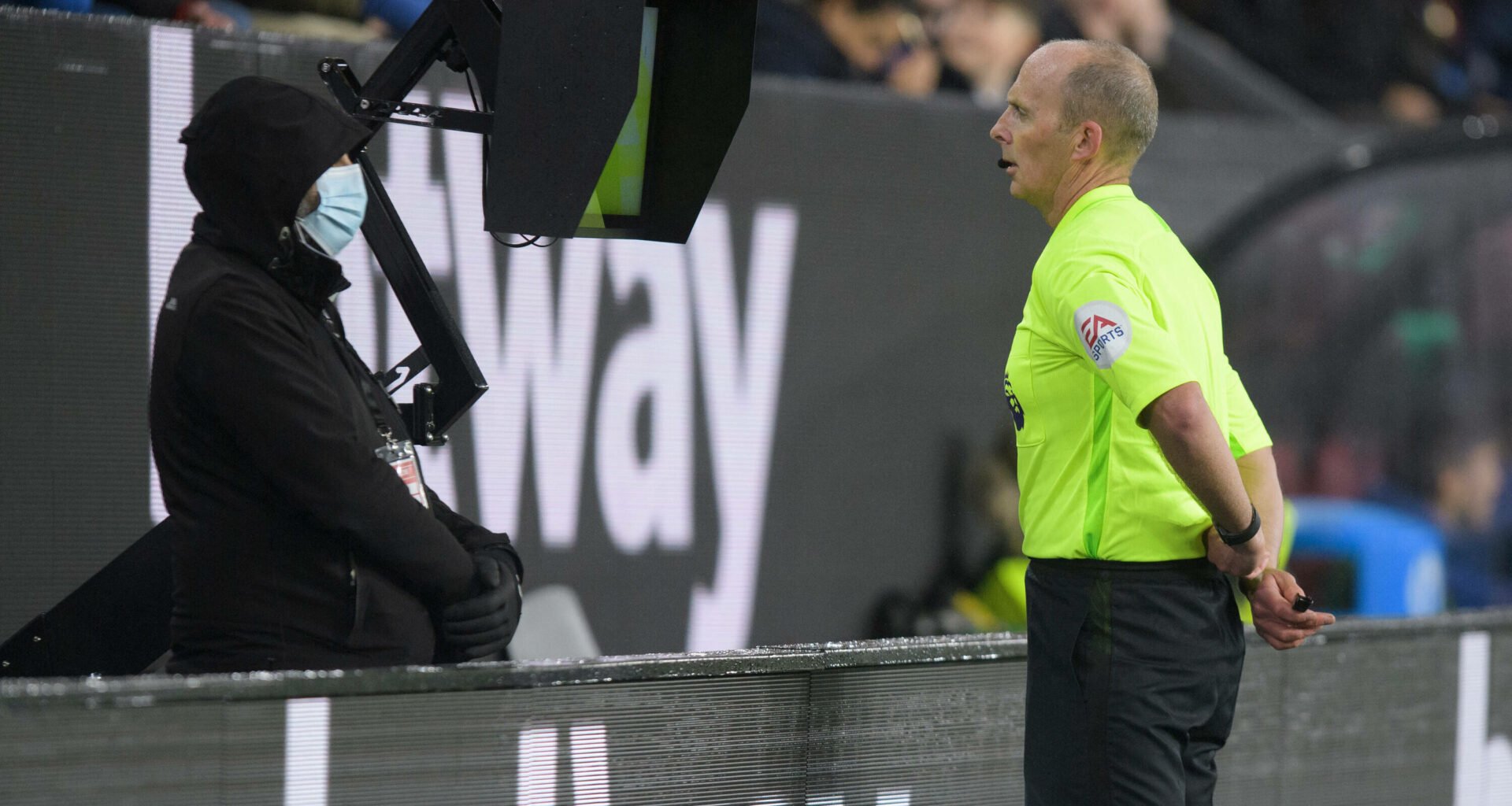 Mike Dean VAR
