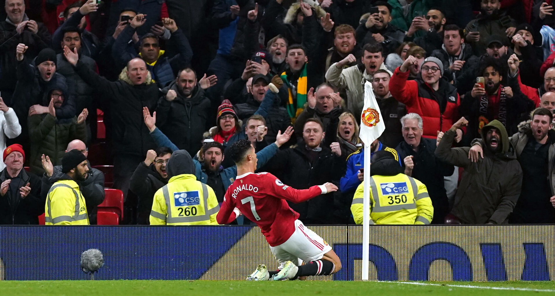 Cristiano Ronaldo jubler efter sin scoring til 1-0 mod Brighton